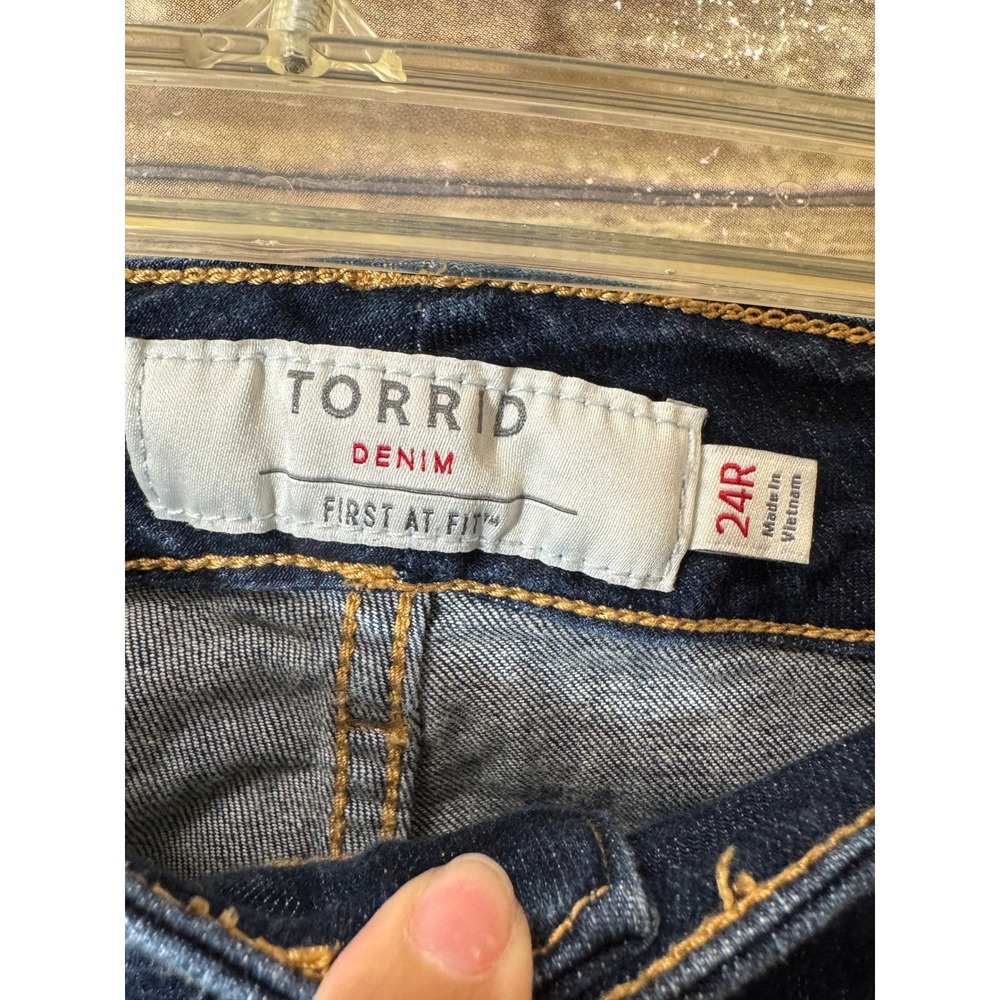 Torrid Relaxed Boot Jean Vintage Stretch Dark Wash Plus Size 24 x 32.5" Inseam - Picture 4 of 7